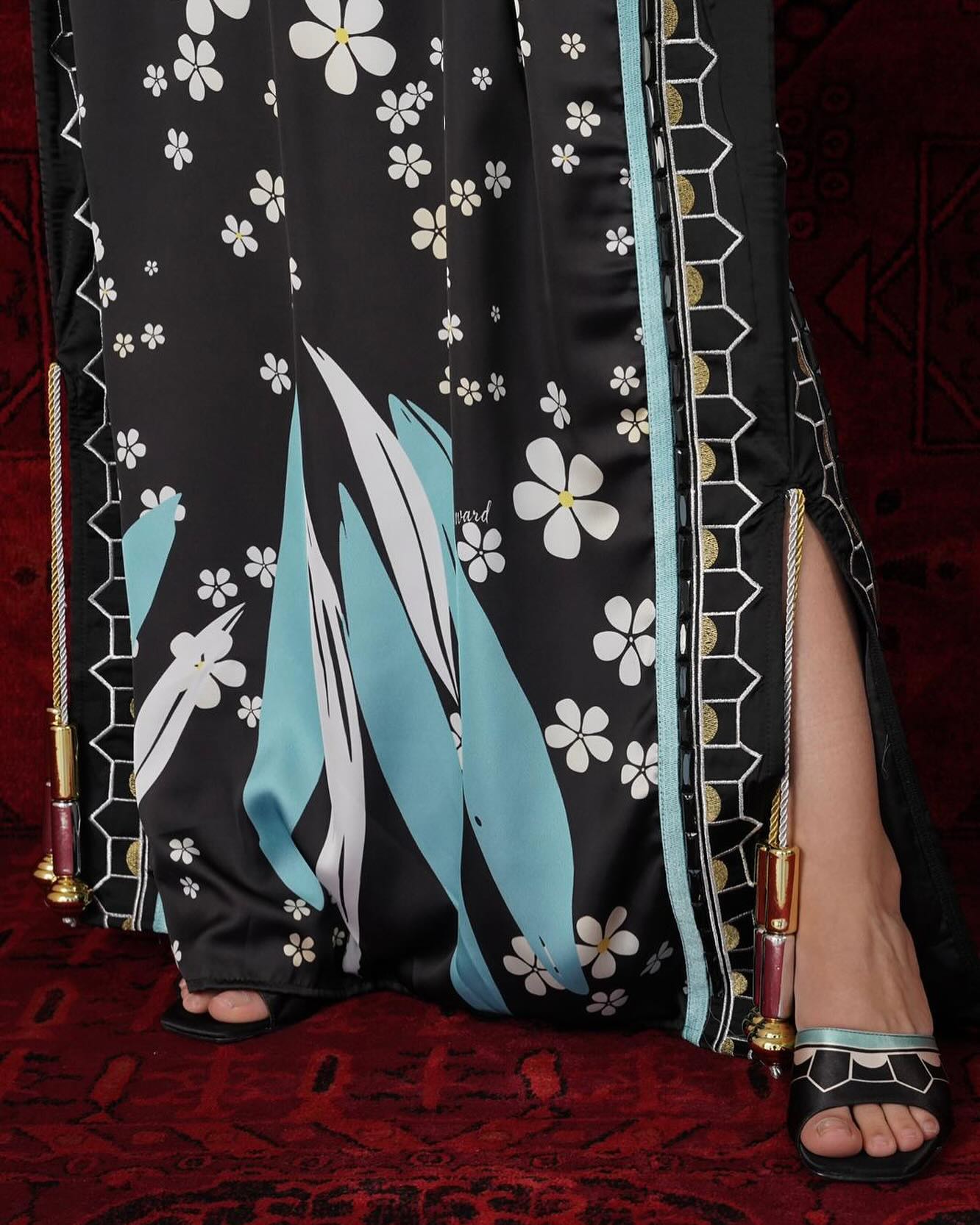 Black and blue abaya with rope accessories and wide sleeves