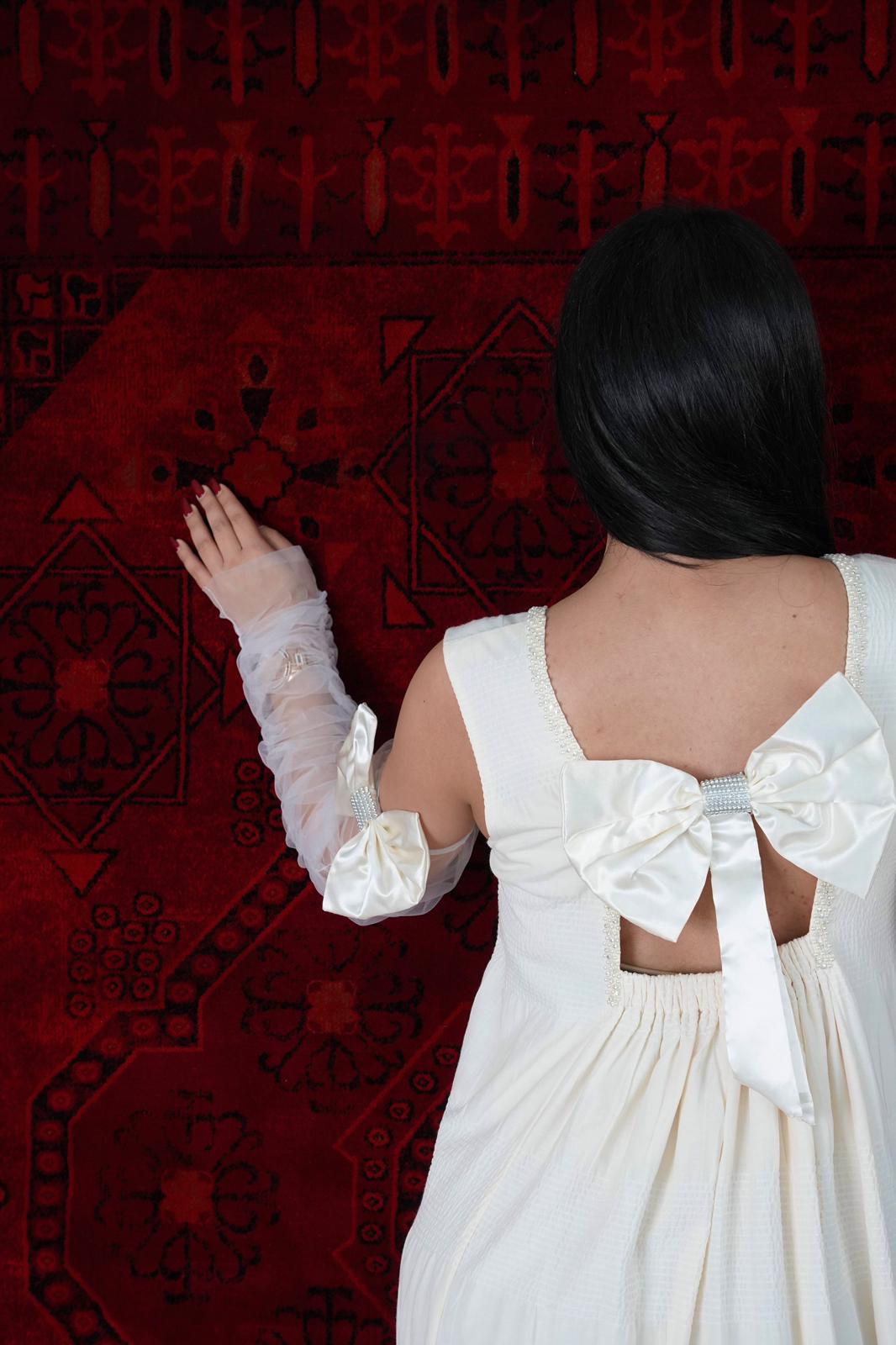 White Dress with open back and chiffon sleeves
