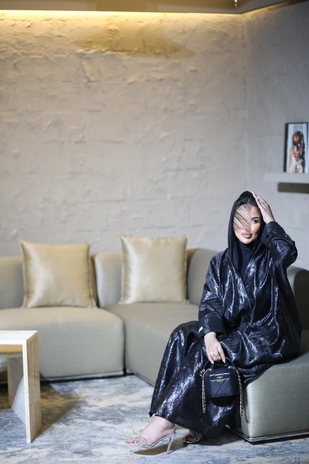 Loose abaya with a leather sheen