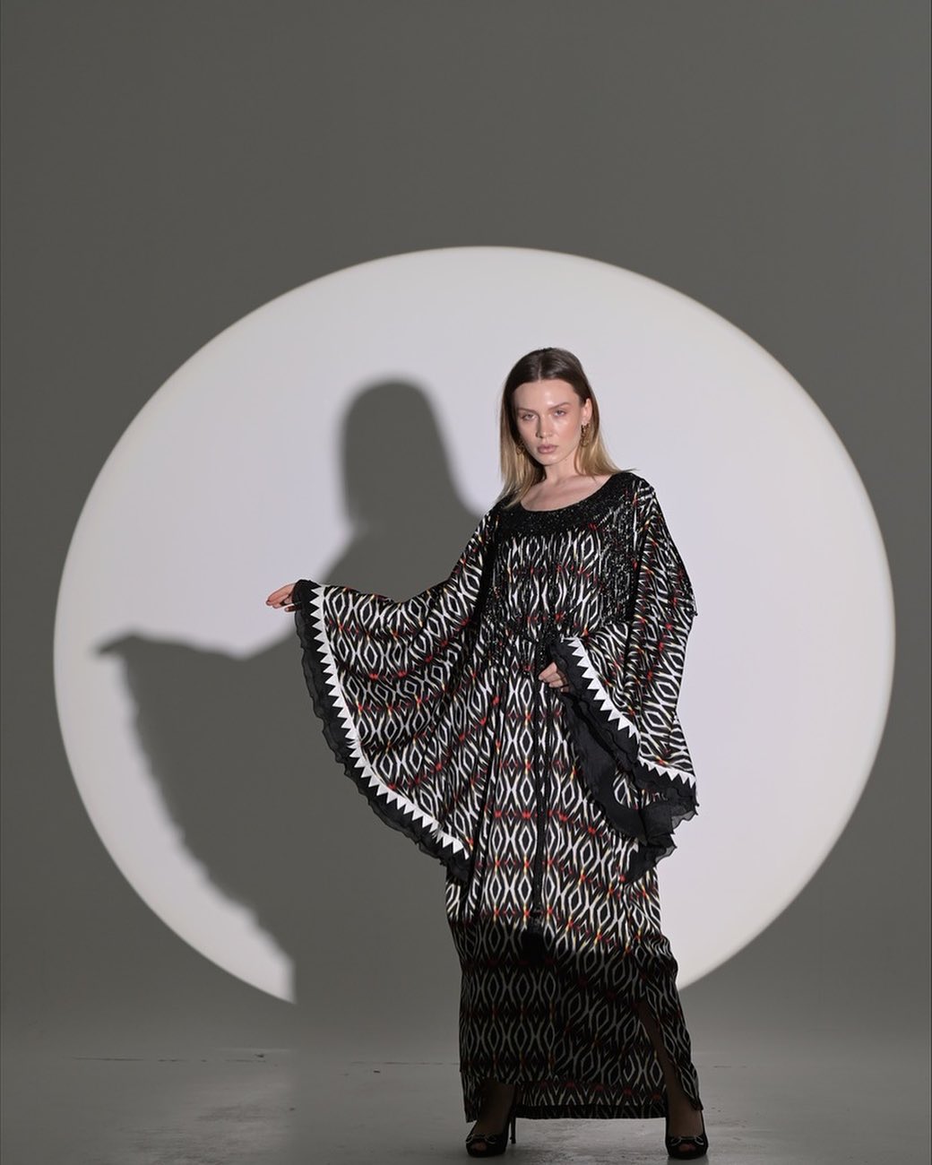 Loose butterfly-like abaya with wide sleeves