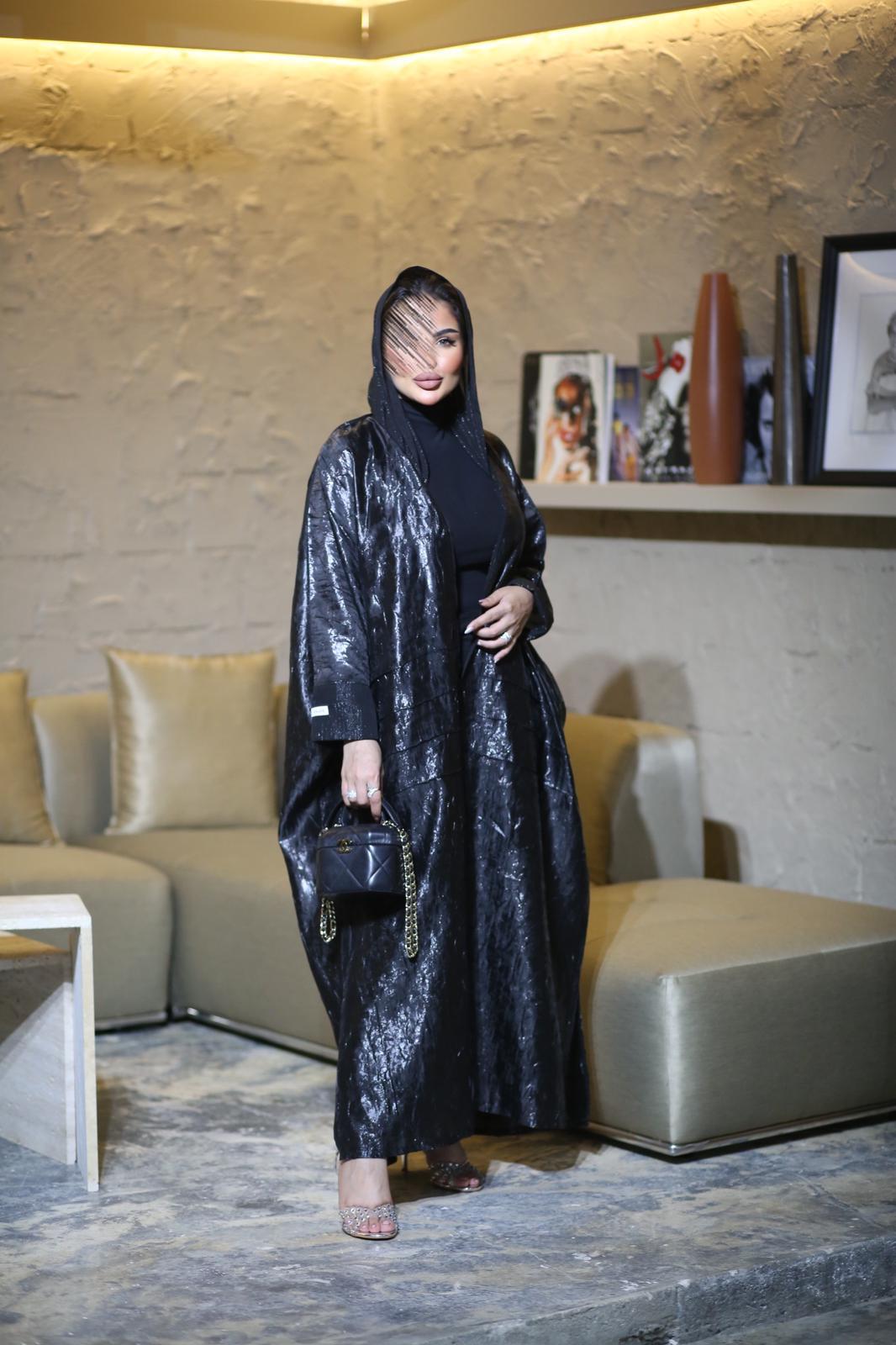 Loose abaya with a leather sheen