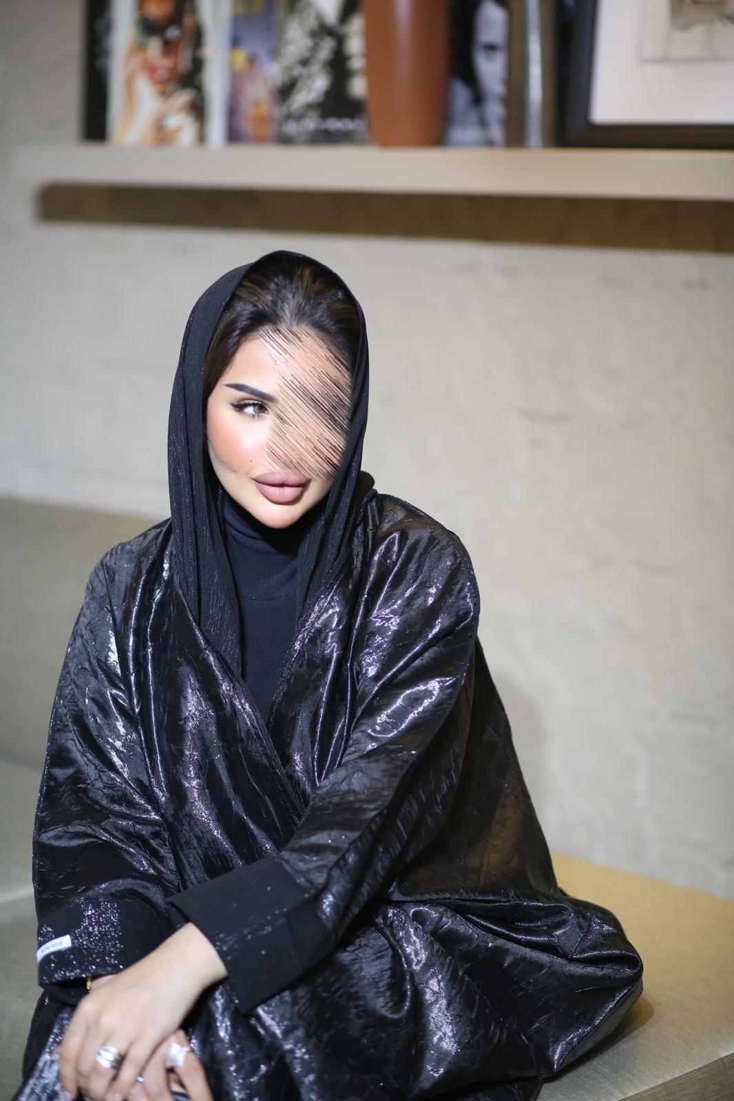 Loose abaya with a leather sheen