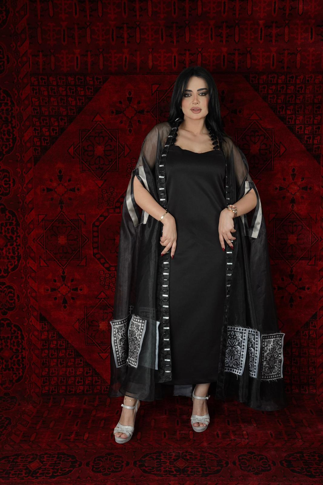 Embroidered abaya with chiffon sleeves