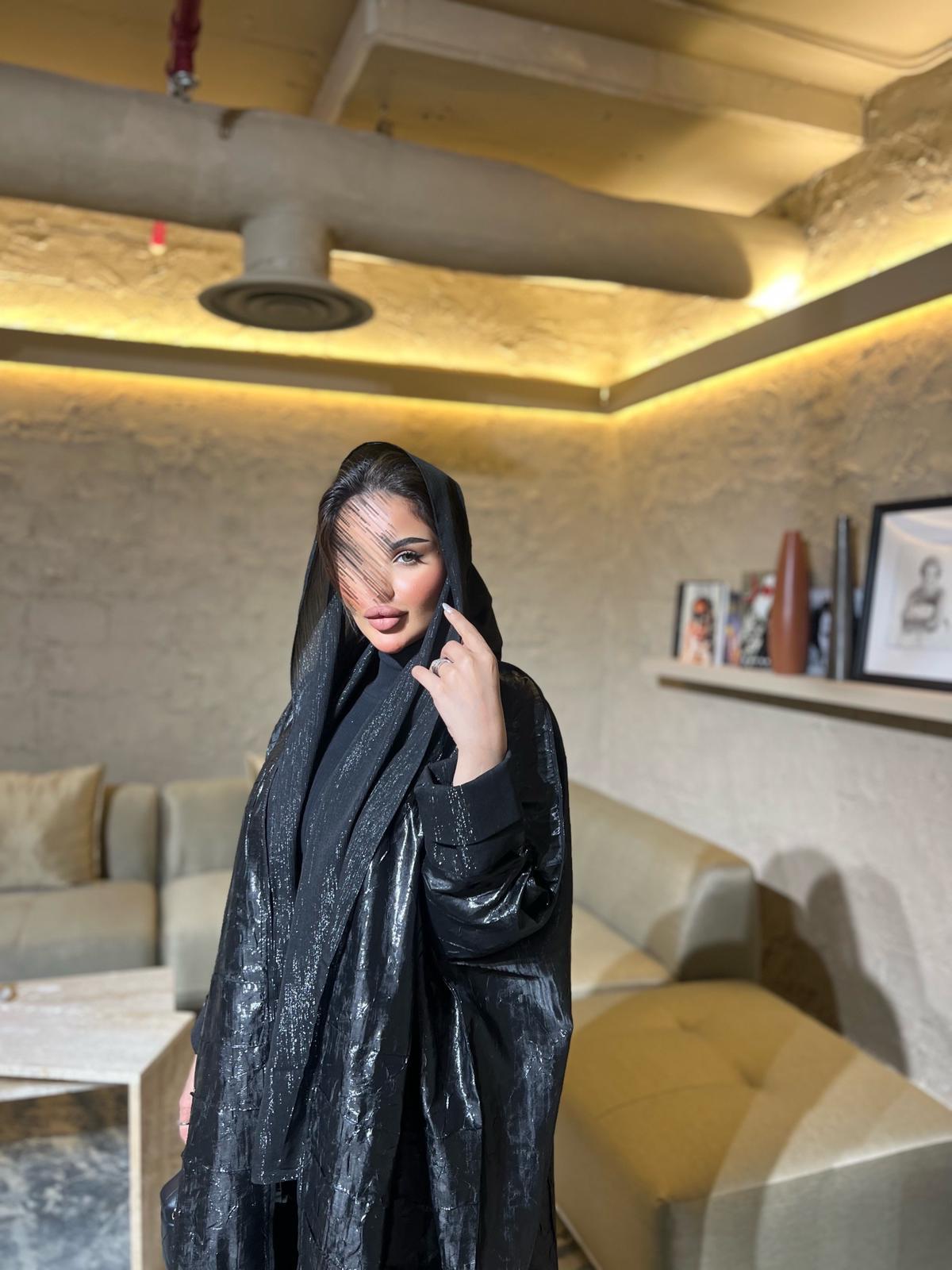 Loose abaya with a leather sheen