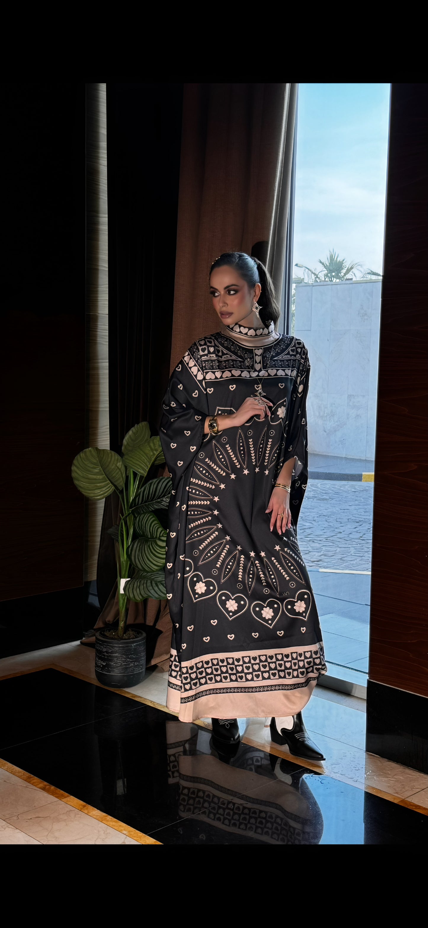 Chic Silk Kaftan with Elegant Star and Heart Patterns