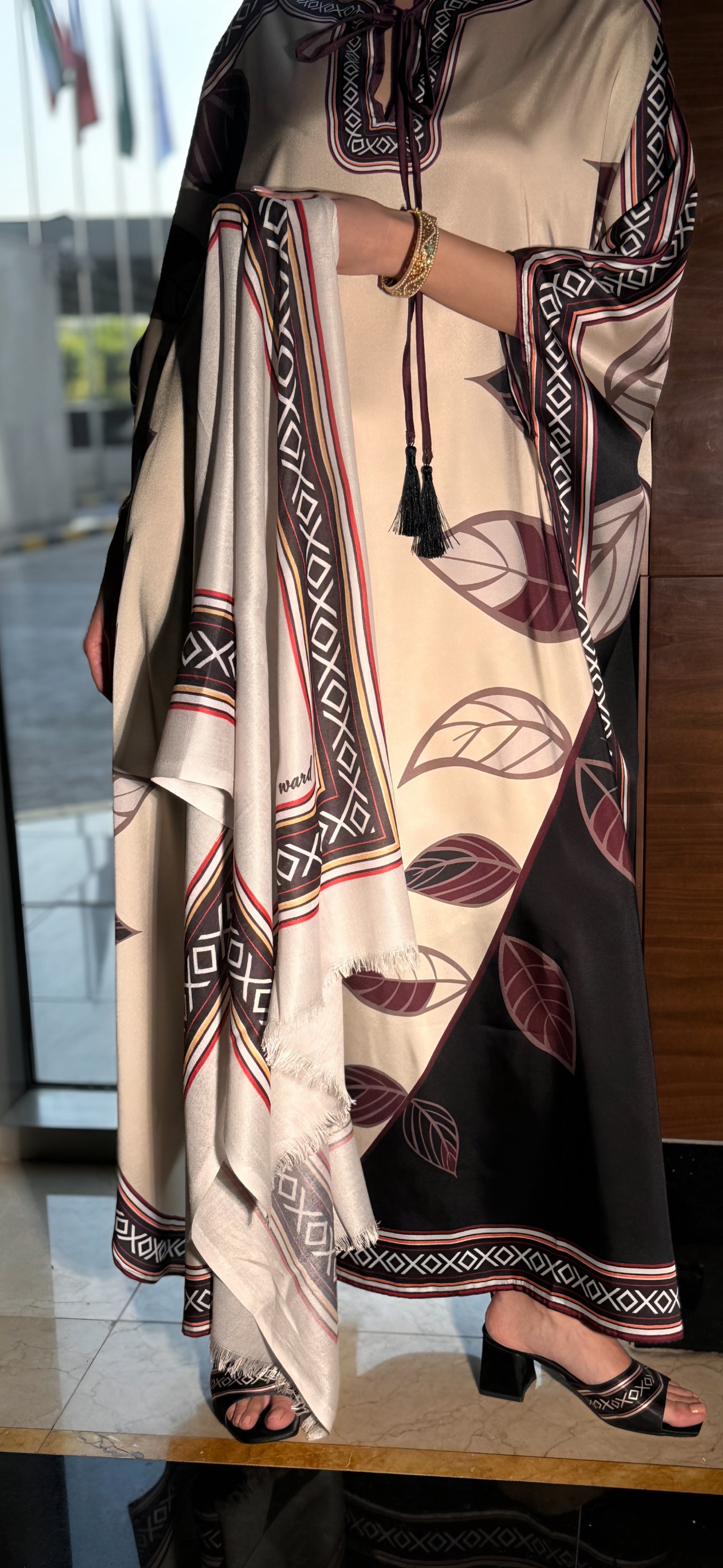 Elegant Maxi Dress Set with Scarf and Stylish Sandals