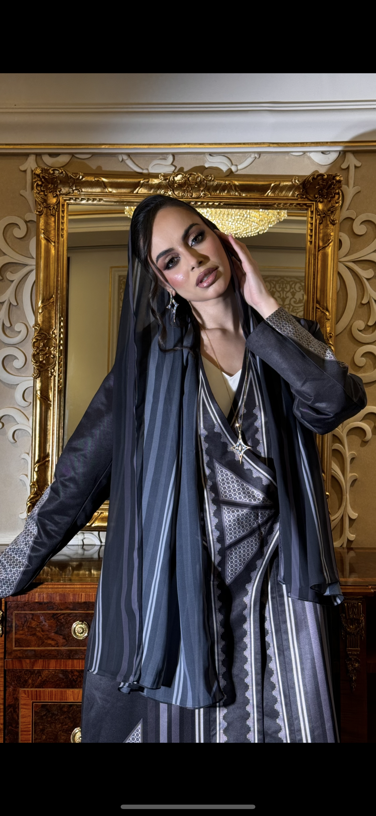 Chic Jacquard Silk Abaya with Modern Geometric Patterns