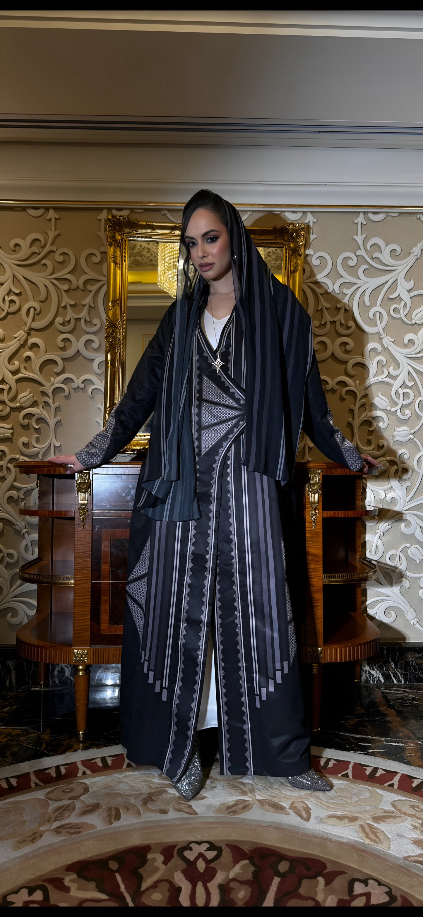 Chic Jacquard Silk Abaya with Modern Geometric Patterns