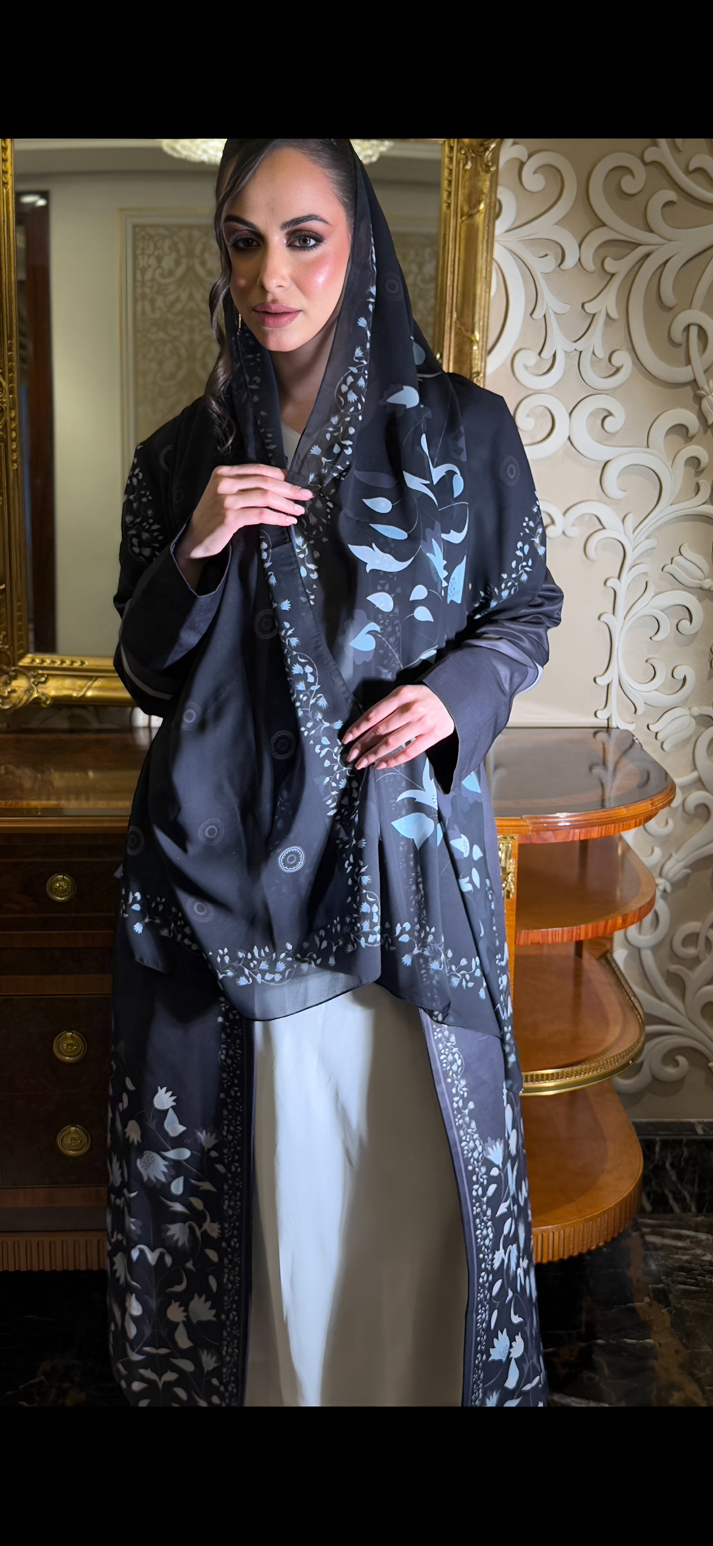 Reversible Jacquard Silk Abaya with Elegant Floral Design