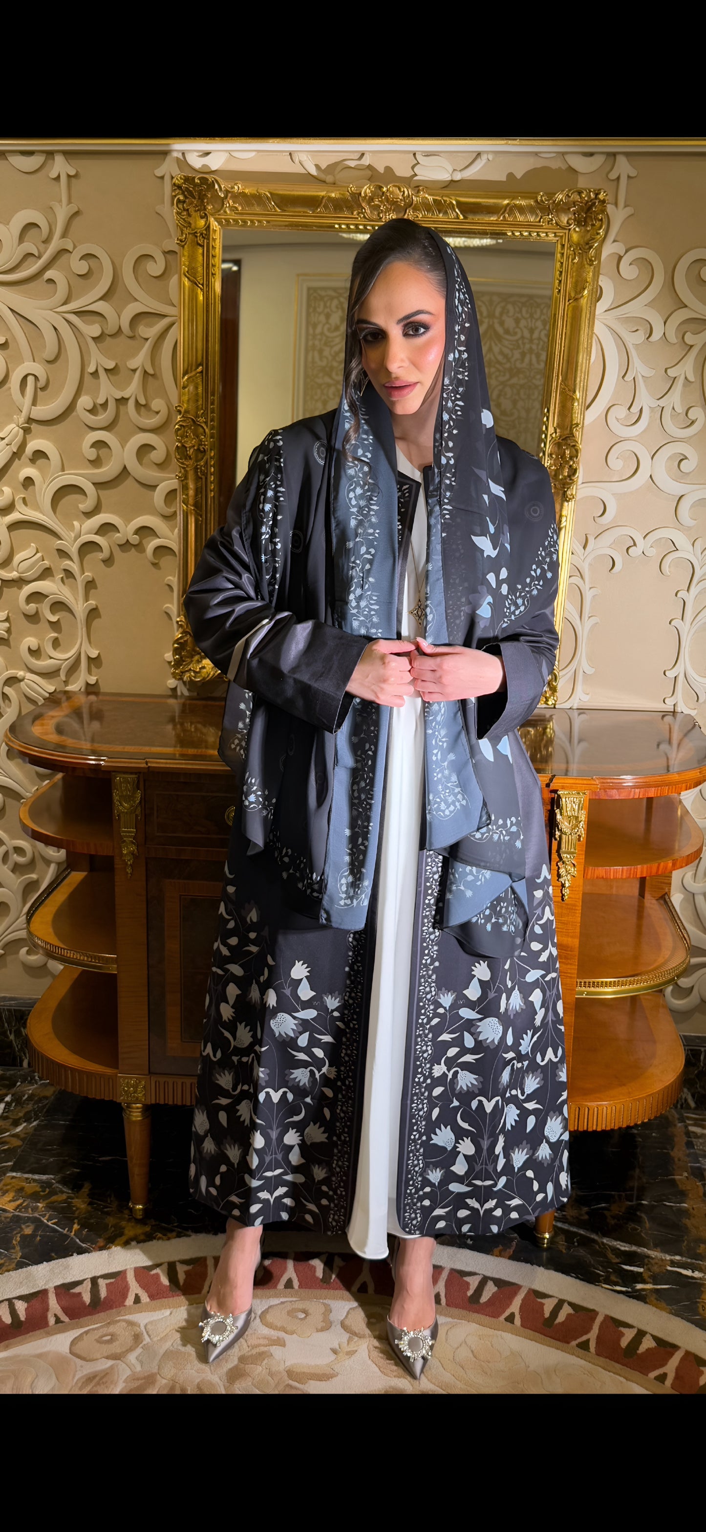 Reversible Jacquard Silk Abaya with Elegant Floral Design