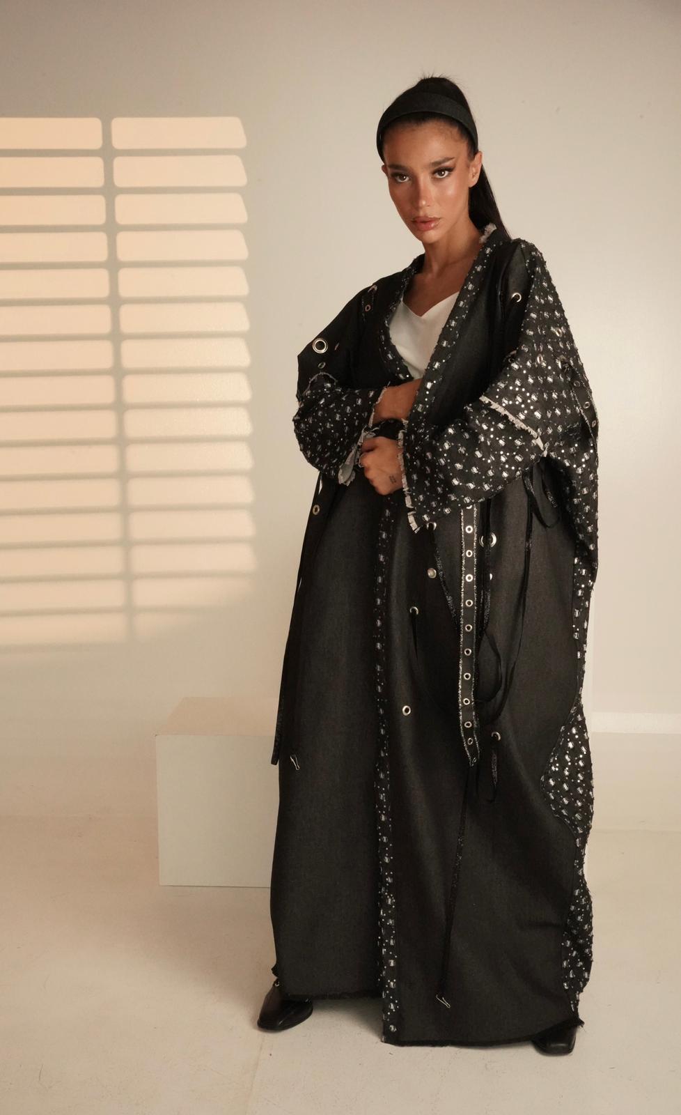 Abaya with metal rings and shiny fabric